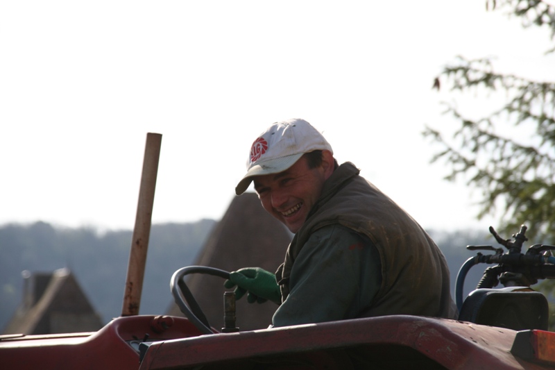 Peut tre croiserez vous le sourire de GUY sur son tracteur
